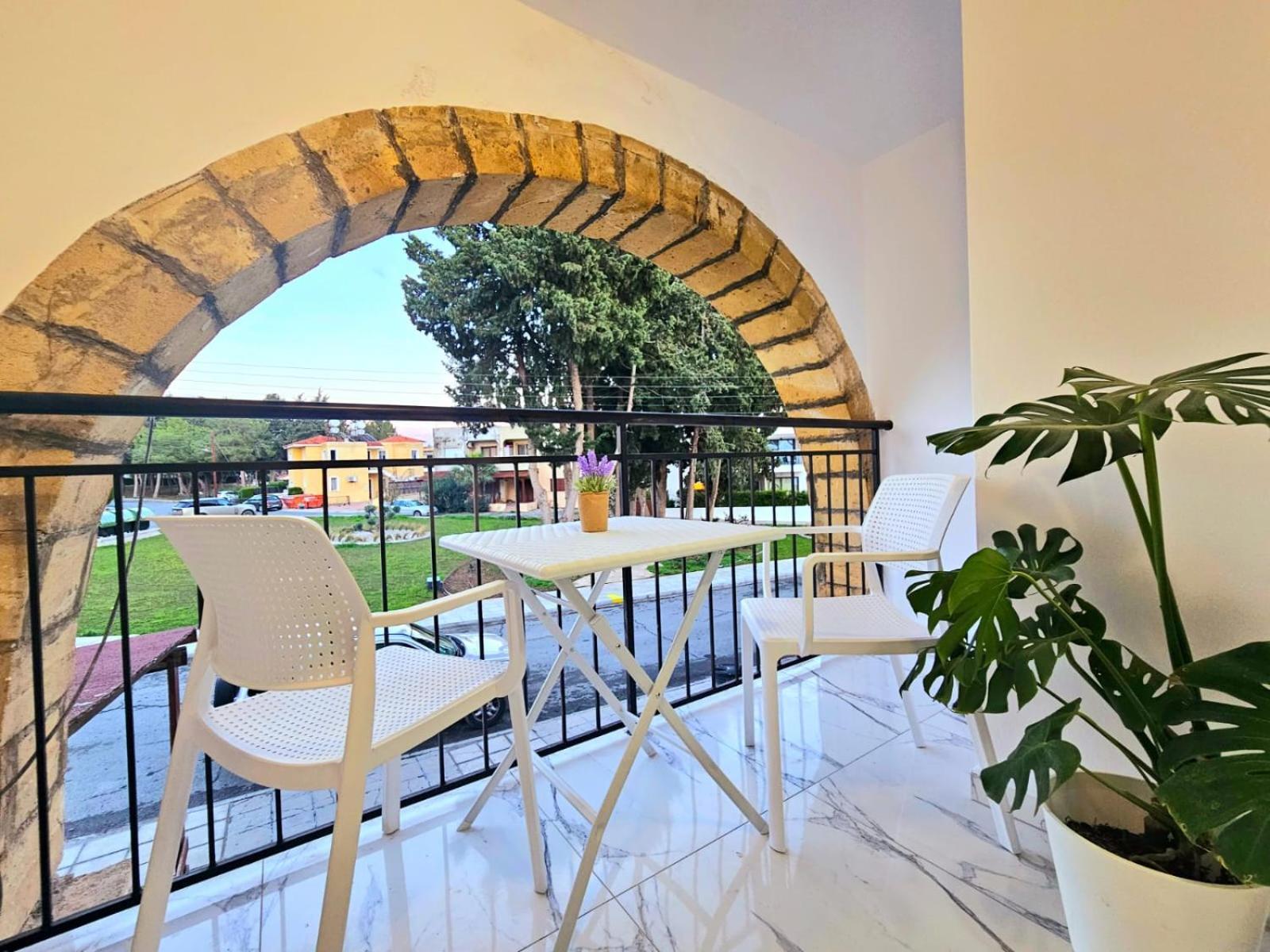 1Bd Beach Apartment Paphos Exterior foto