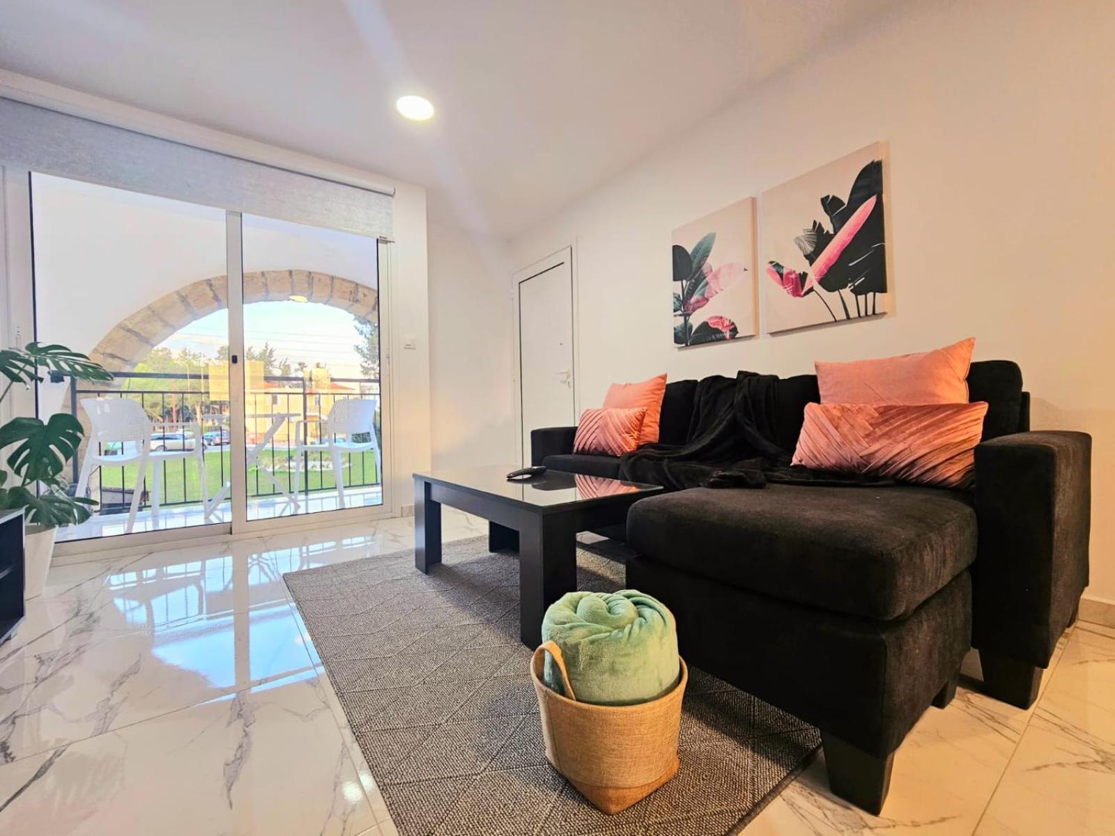 1Bd Beach Apartment Paphos Exterior foto